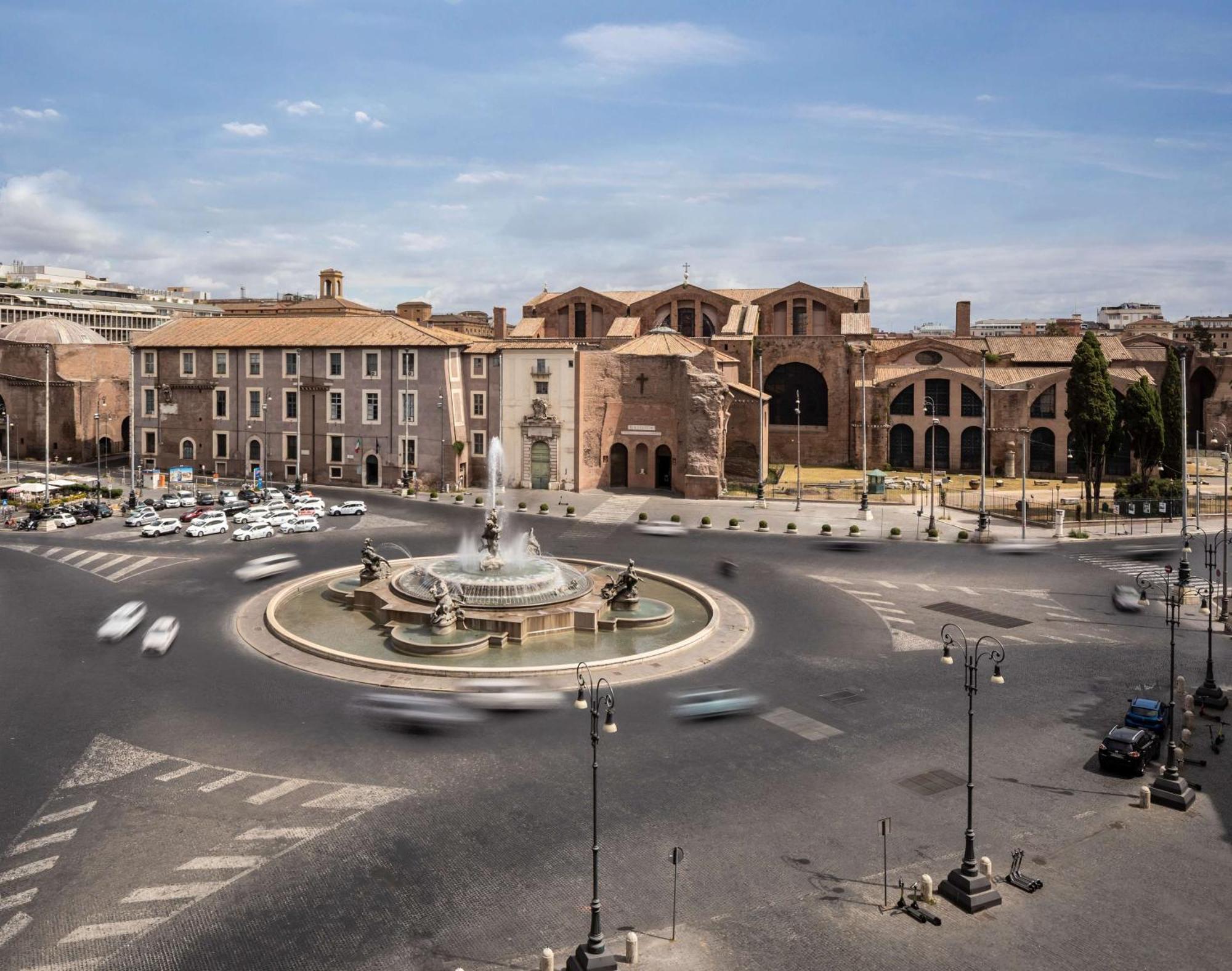 Anantara Palazzo Naiadi Rome Hotel - A Leading Hotel Of The World Ngoại thất bức ảnh The Fountain of the Three She-Wolves