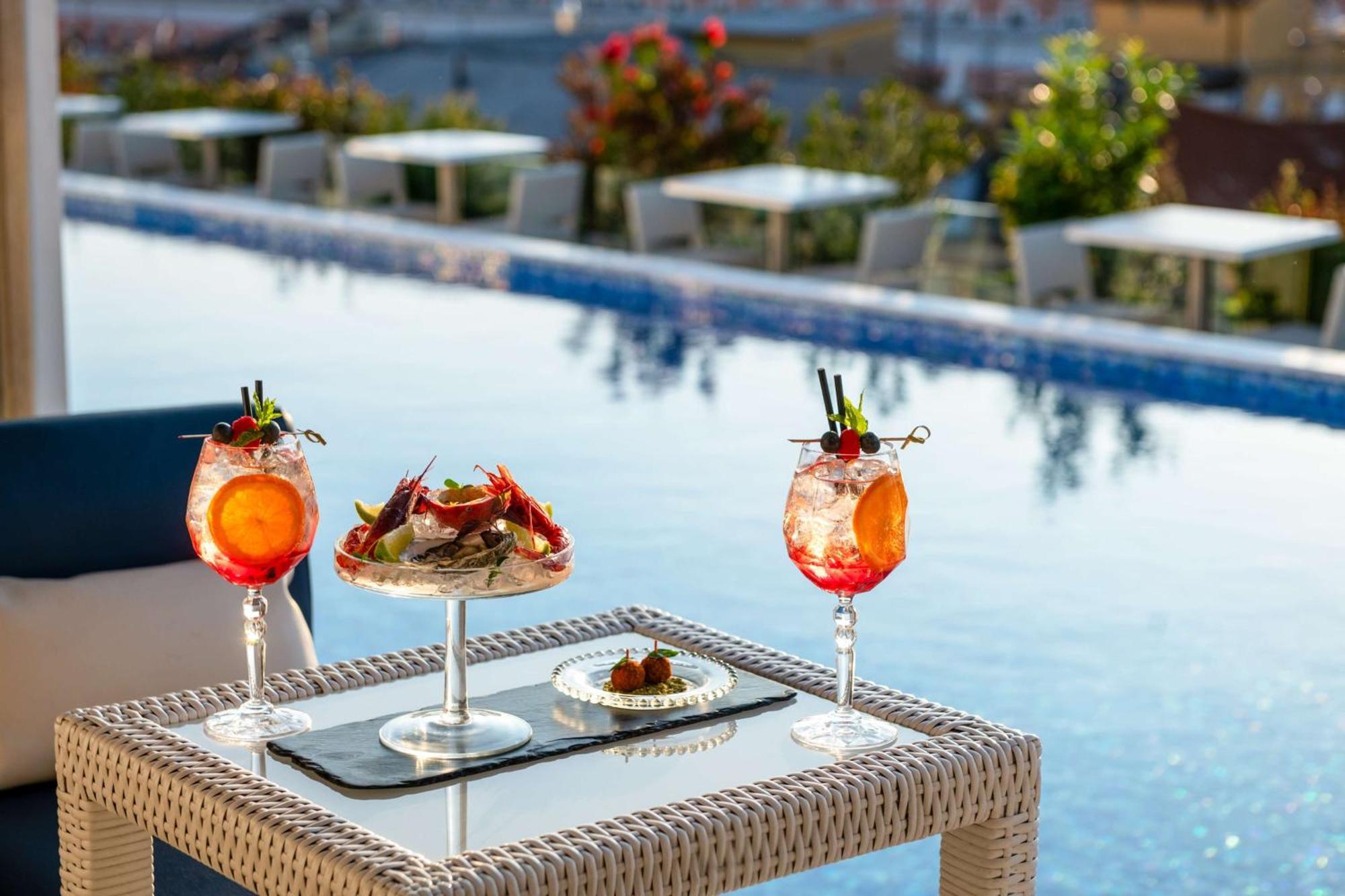 Anantara Palazzo Naiadi Rome Hotel - A Leading Hotel Of The World Ngoại thất bức ảnh Poolside at the hotel