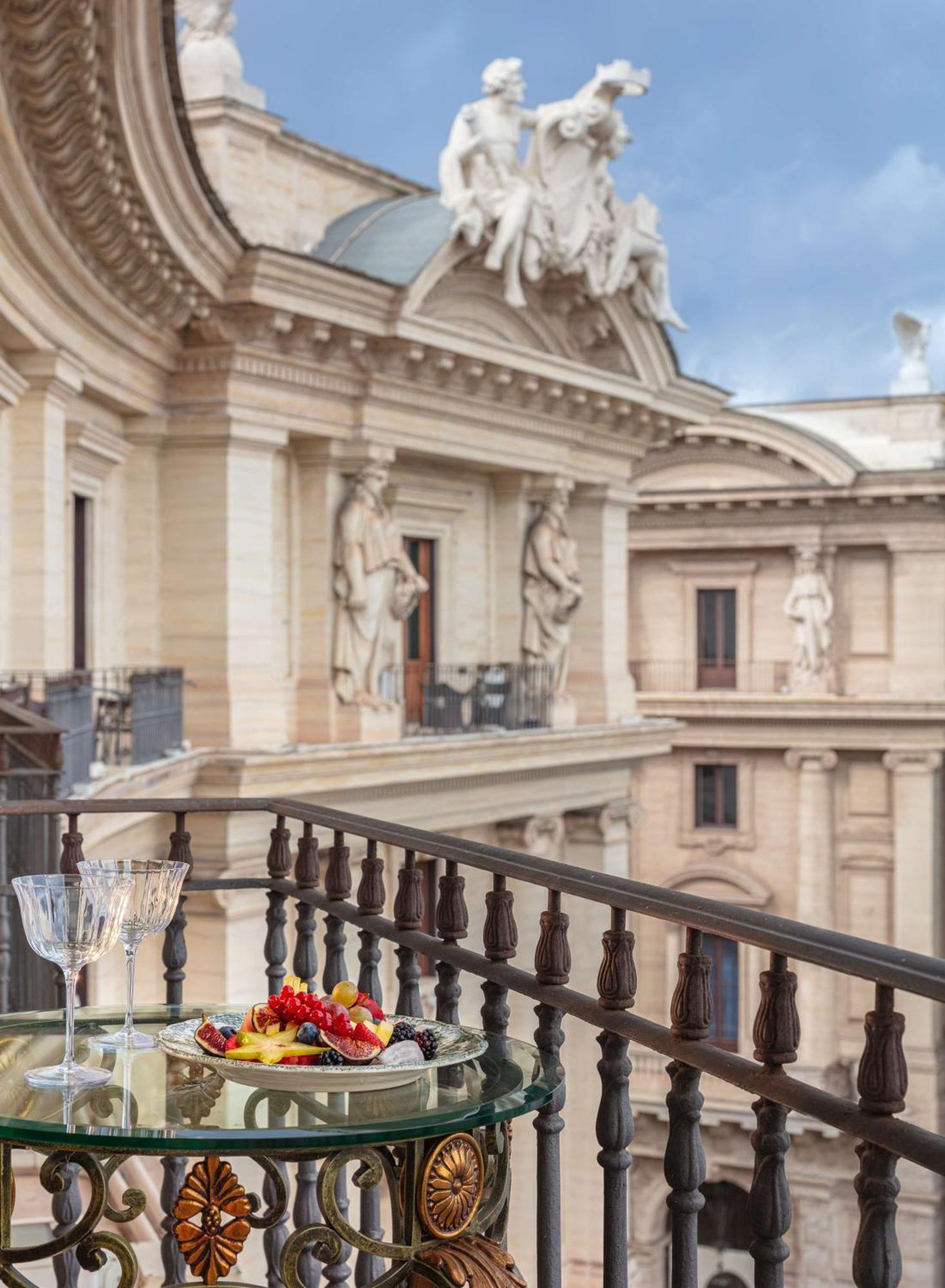 Anantara Palazzo Naiadi Rome Hotel - A Leading Hotel Of The World Ngoại thất bức ảnh The balcony of the hotel