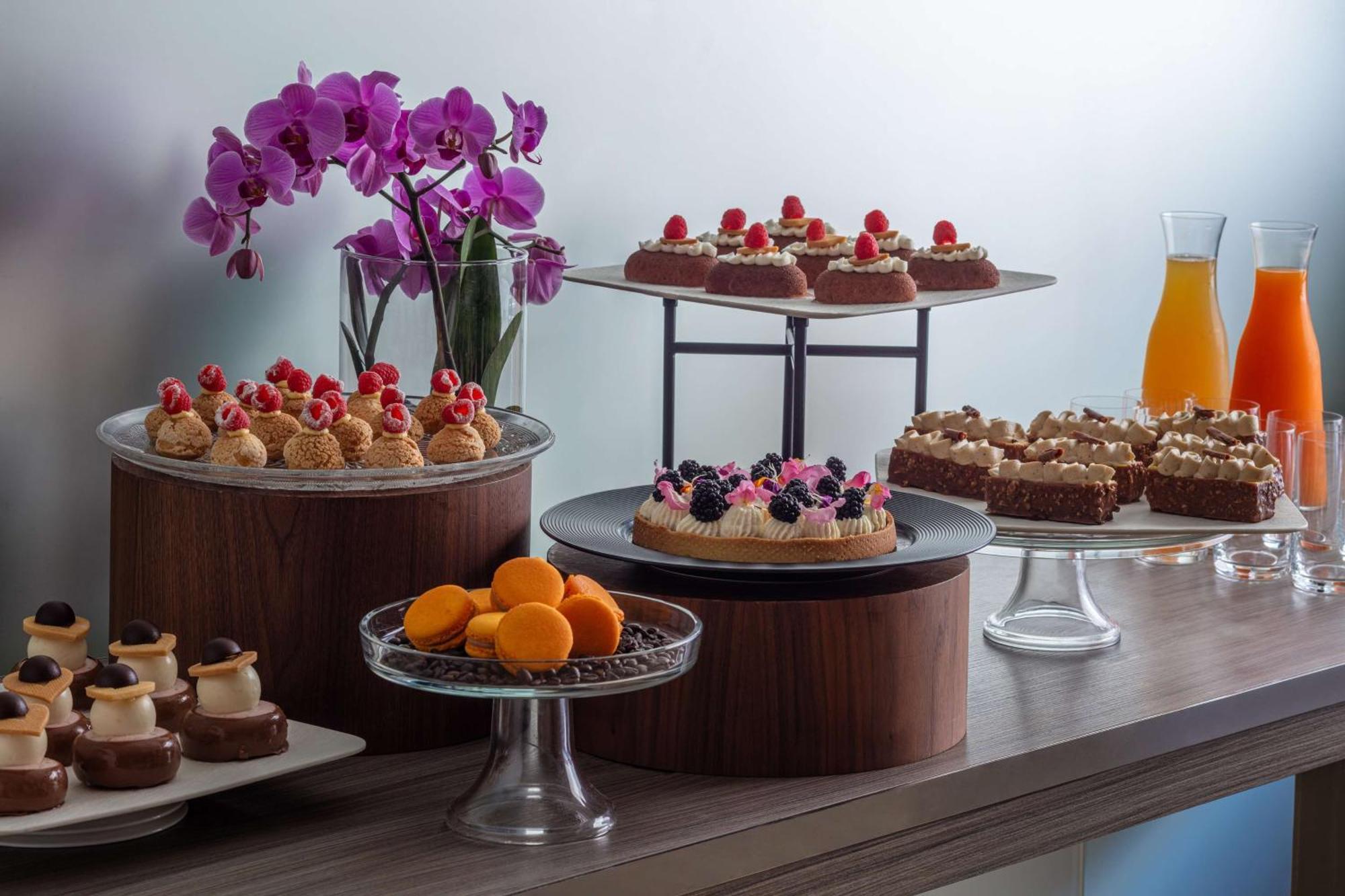 Anantara Palazzo Naiadi Rome Hotel - A Leading Hotel Of The World Ngoại thất bức ảnh A dessert buffet