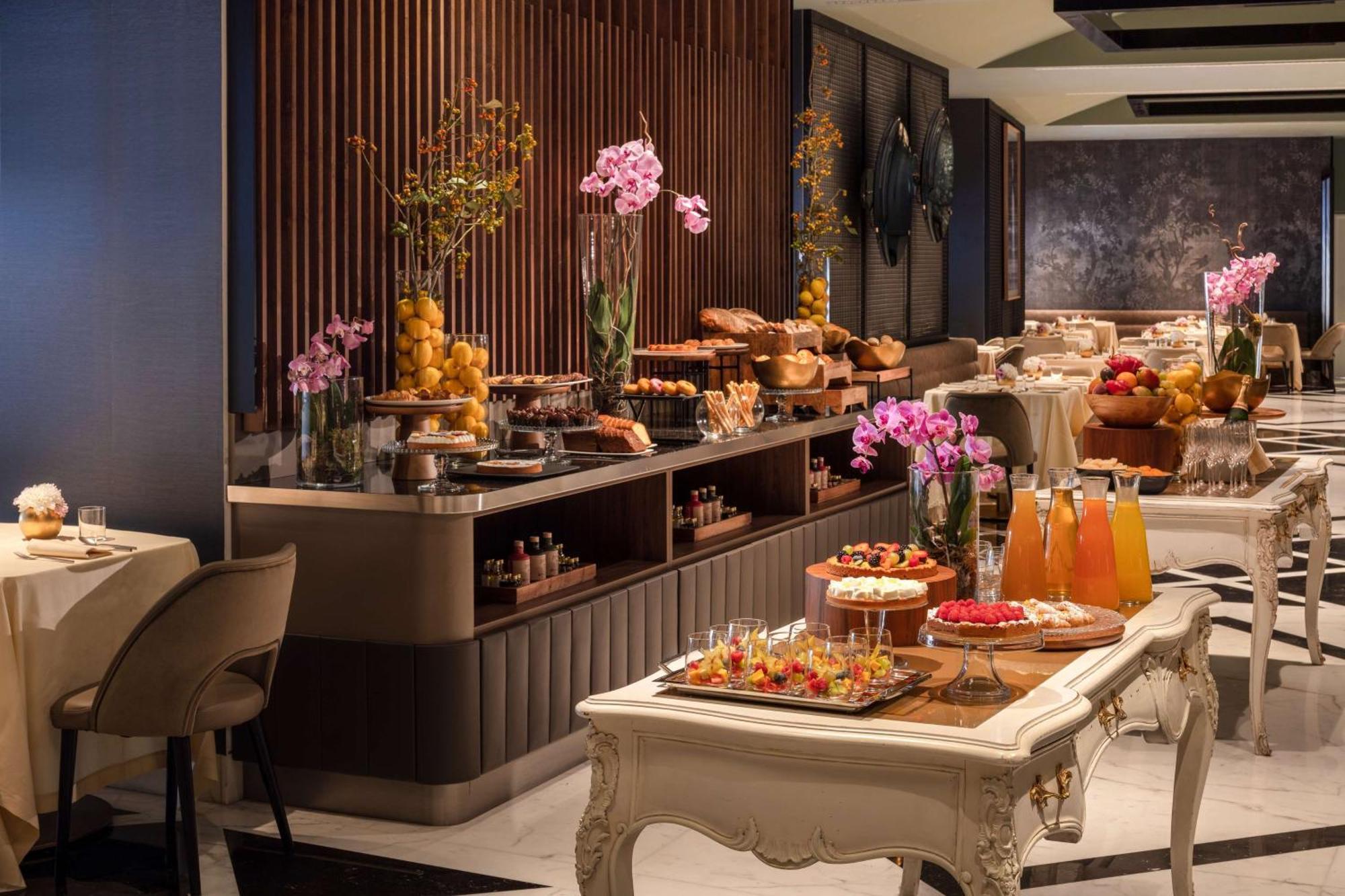 Anantara Palazzo Naiadi Rome Hotel - A Leading Hotel Of The World Ngoại thất bức ảnh The buffet at the hotel